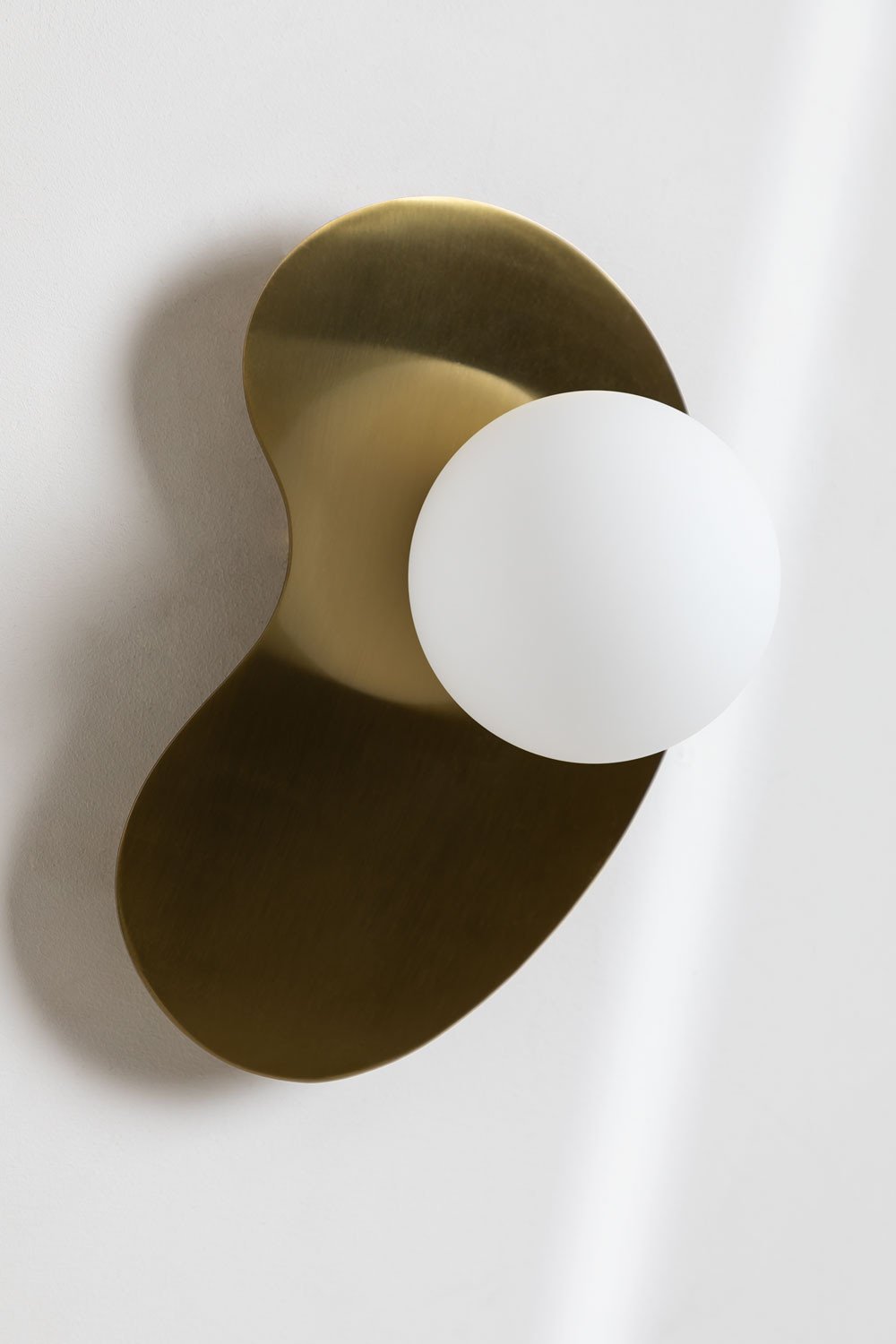 Metallic Wall Sconce Travis, gallery image 2