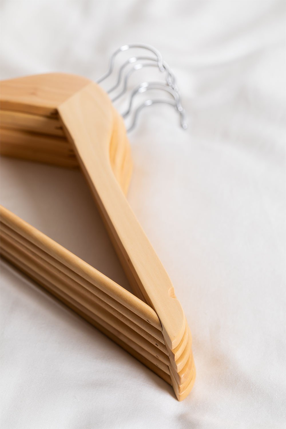 Set of 6 Wooden Hangers Orig, gallery image 3