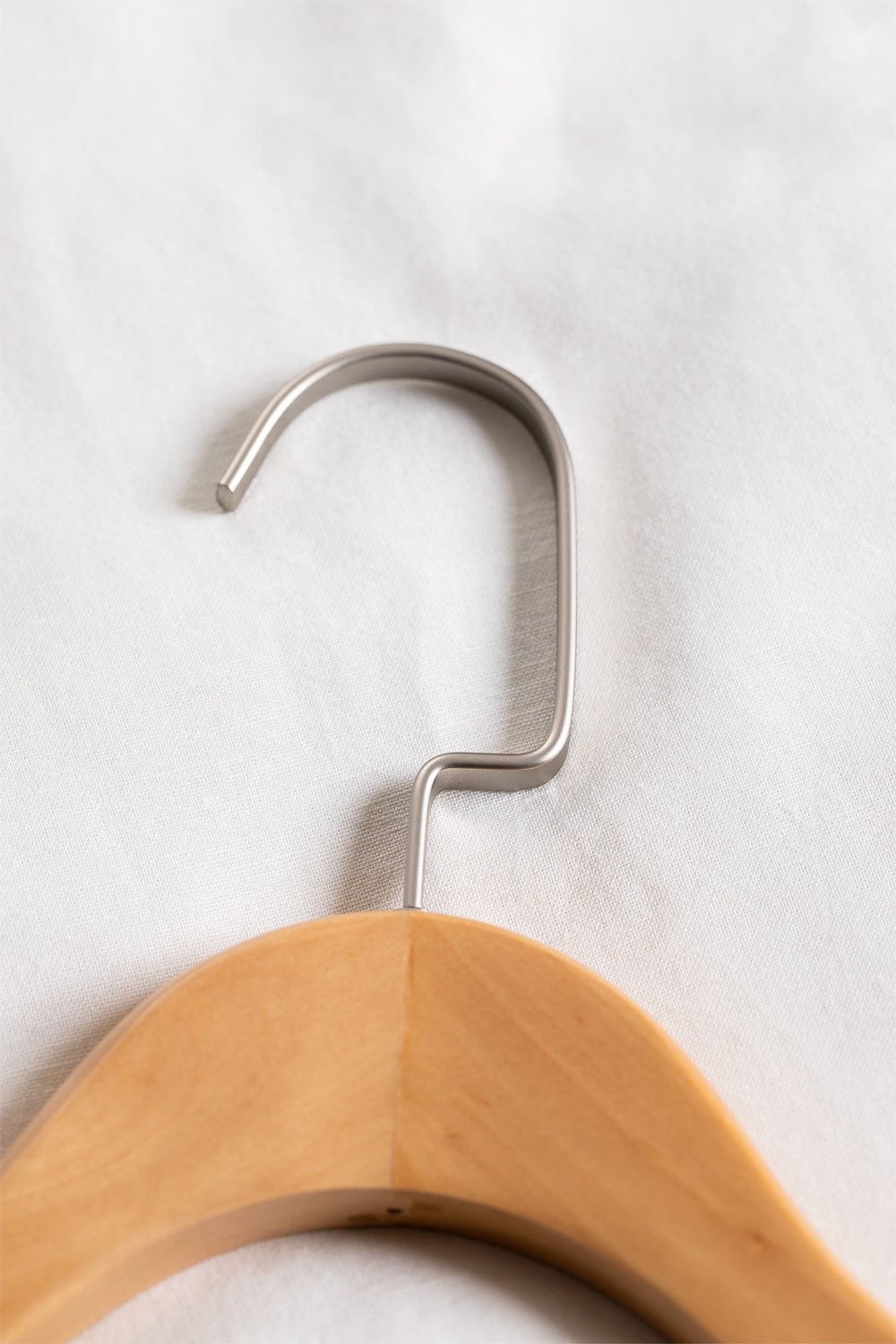 Set of 4 Wooden Hangers Rita , gallery image 3