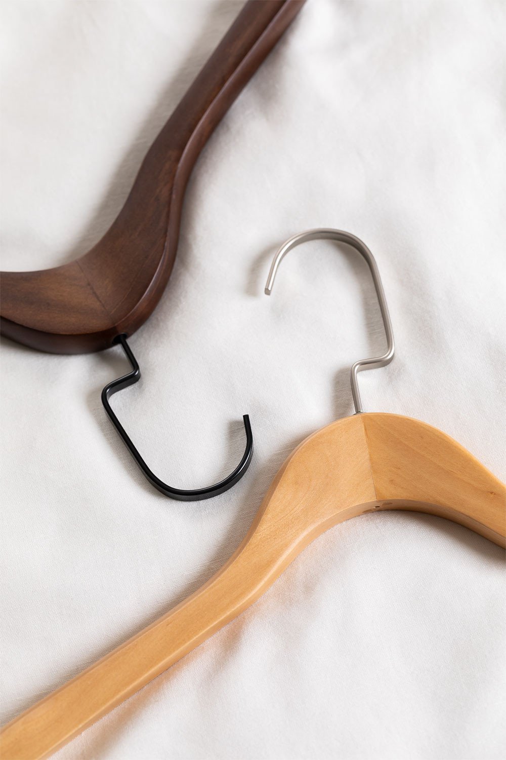 Set of 4 Wooden Hangers Rita , gallery image 6