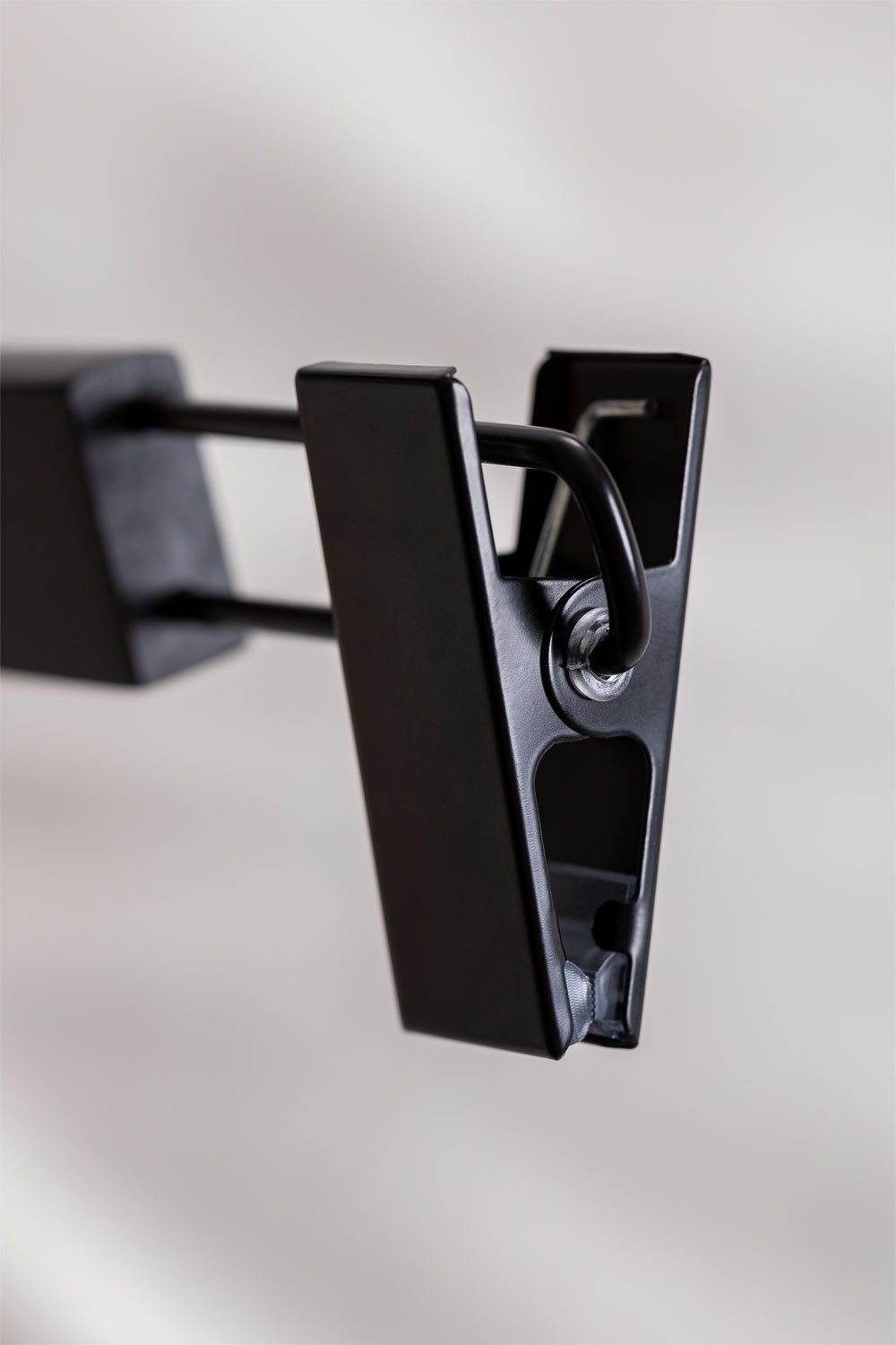 Set of 6 Rita Hangers with clip, gallery image 4