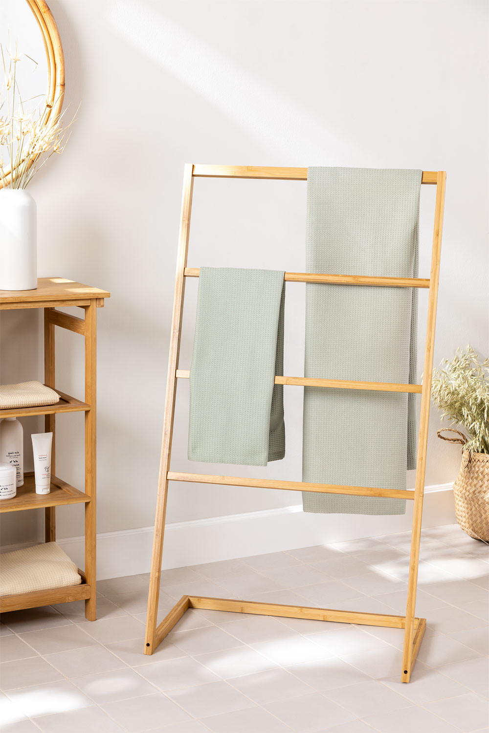 Bamboo Floor Towel Rack Fedyr - SKLUM