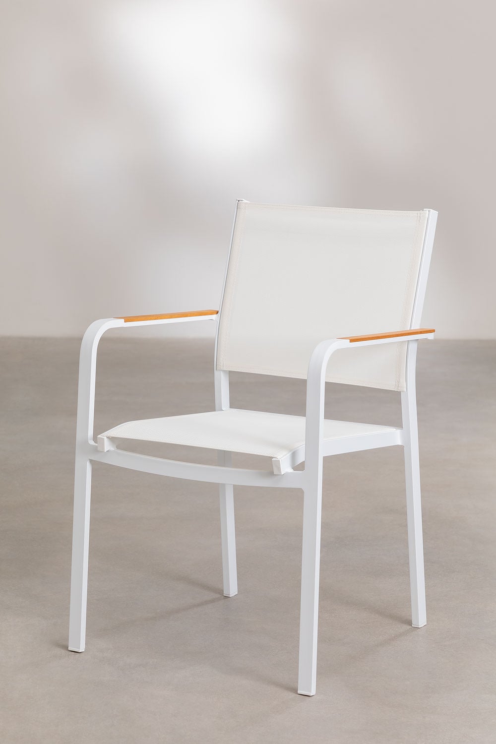 Round table set Ø140 cm in eucalyptus wood and 6 stackable garden chairs in aluminum Archer, gallery image 4