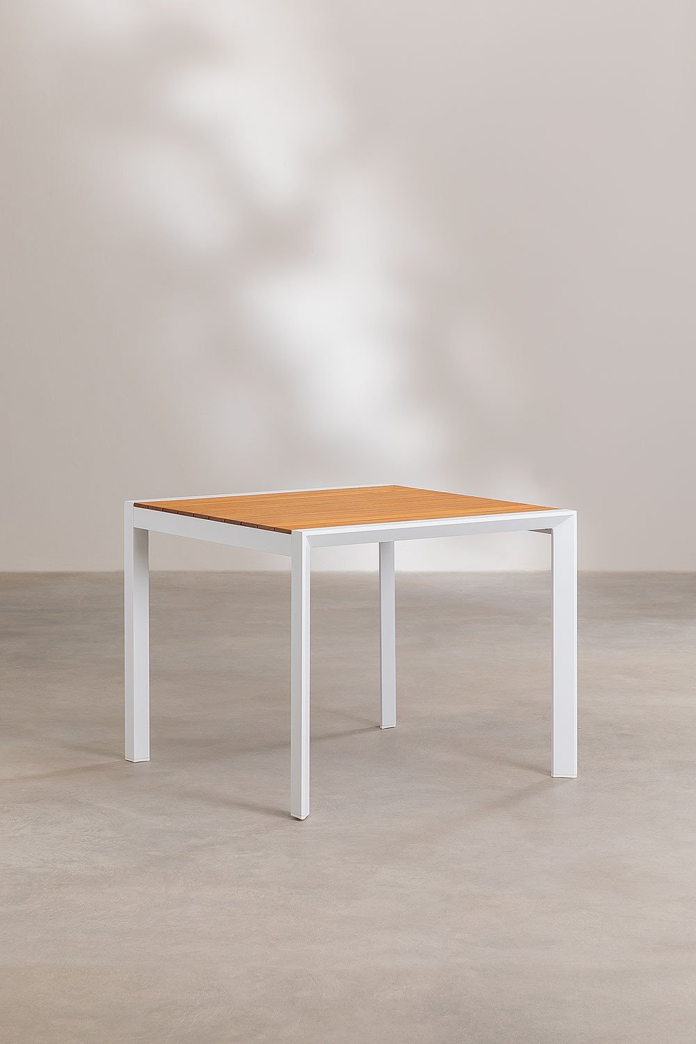 Square 90x90 cm table set in Archer Classic eucalyptus wood and 4 stackable garden chairs in Archer aluminum, gallery image 4