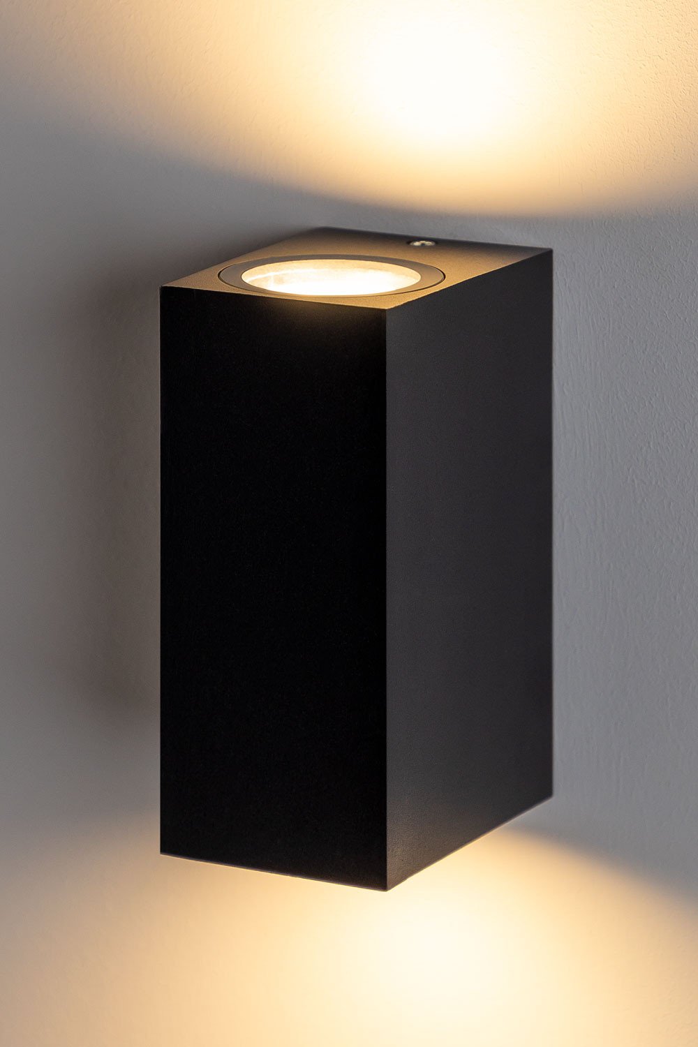 Cüer outdoor wall light, gallery image 3