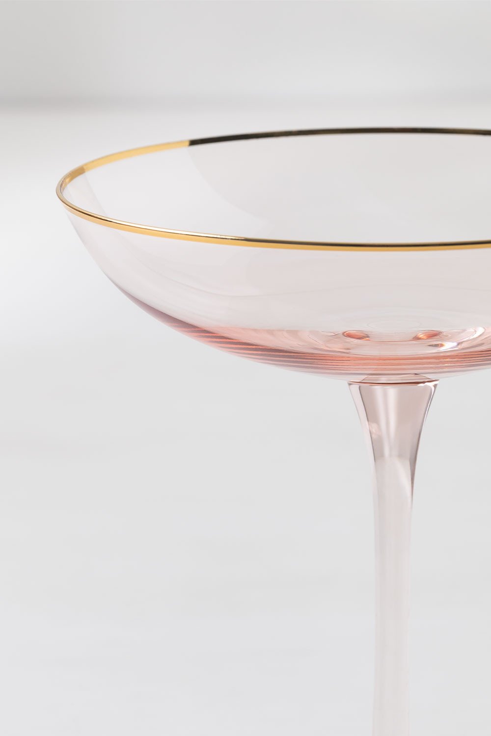 https://cdn.sklum.com/ie/wk/1532509/pack-of-4-champagne-glasses-in-glass-26-cl-candy.jpg?cf-resize=gallery