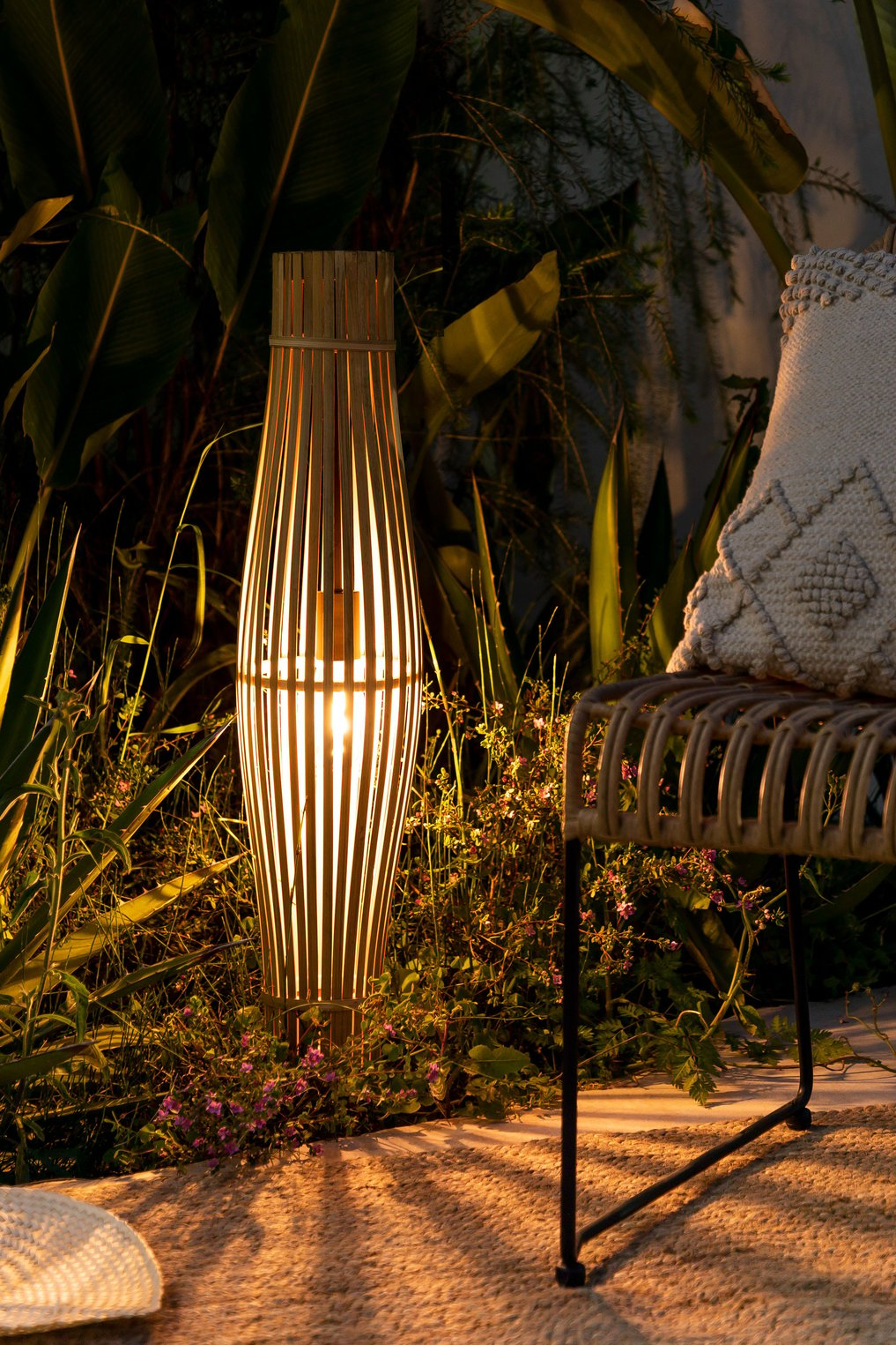Wireless Solar Floor Lamp for Outdoors Abidel , gallery image 1
