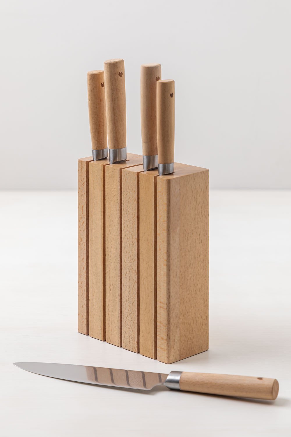 https://cdn.sklum.com/ie/wk/1590636/kitchen-knives-set-with-wood-block-dantte.jpg?cf-resize=gallery