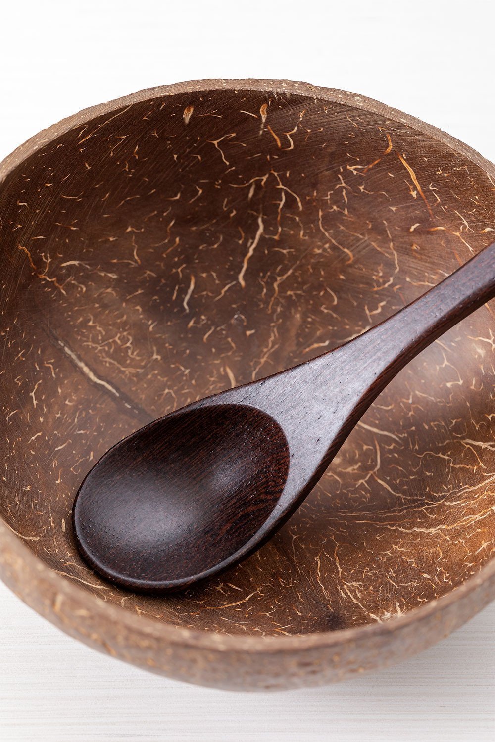 Set of 2 coconut bowls and 2 Island spoons, gallery image 5