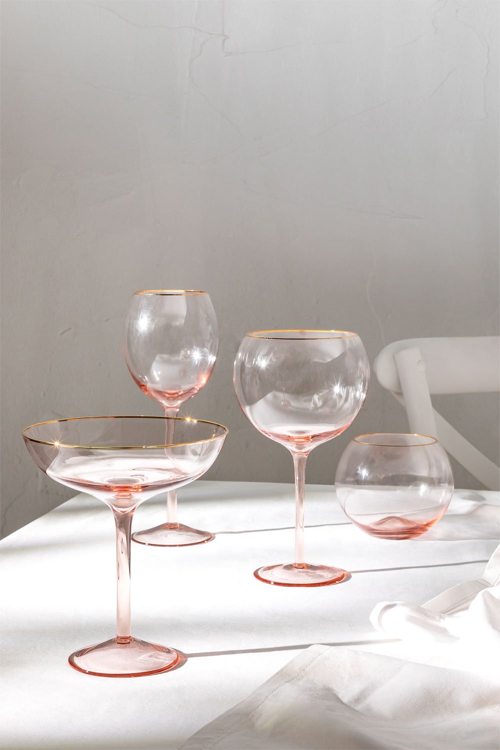 https://cdn.sklum.com/ie/wk/1777517/glassware-16-pieces-candy.jpg?cf-resize=gallery