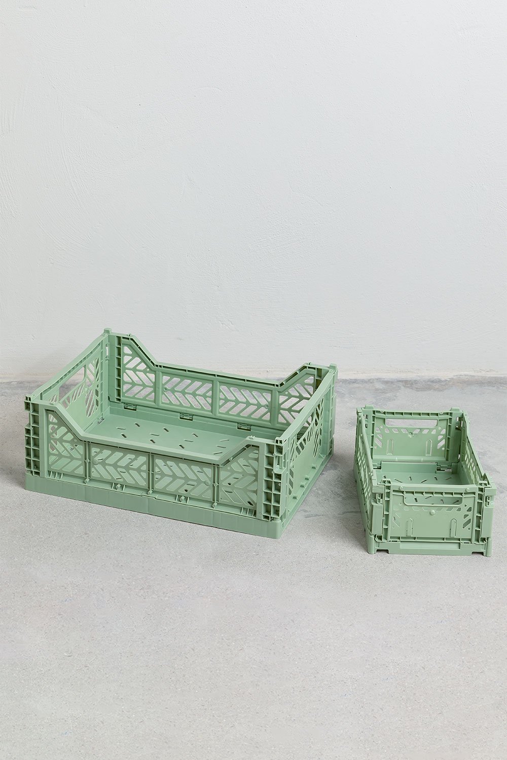 Set of 2 Collapsible and Stackable Plastic Boxes DOLI, gallery image 1