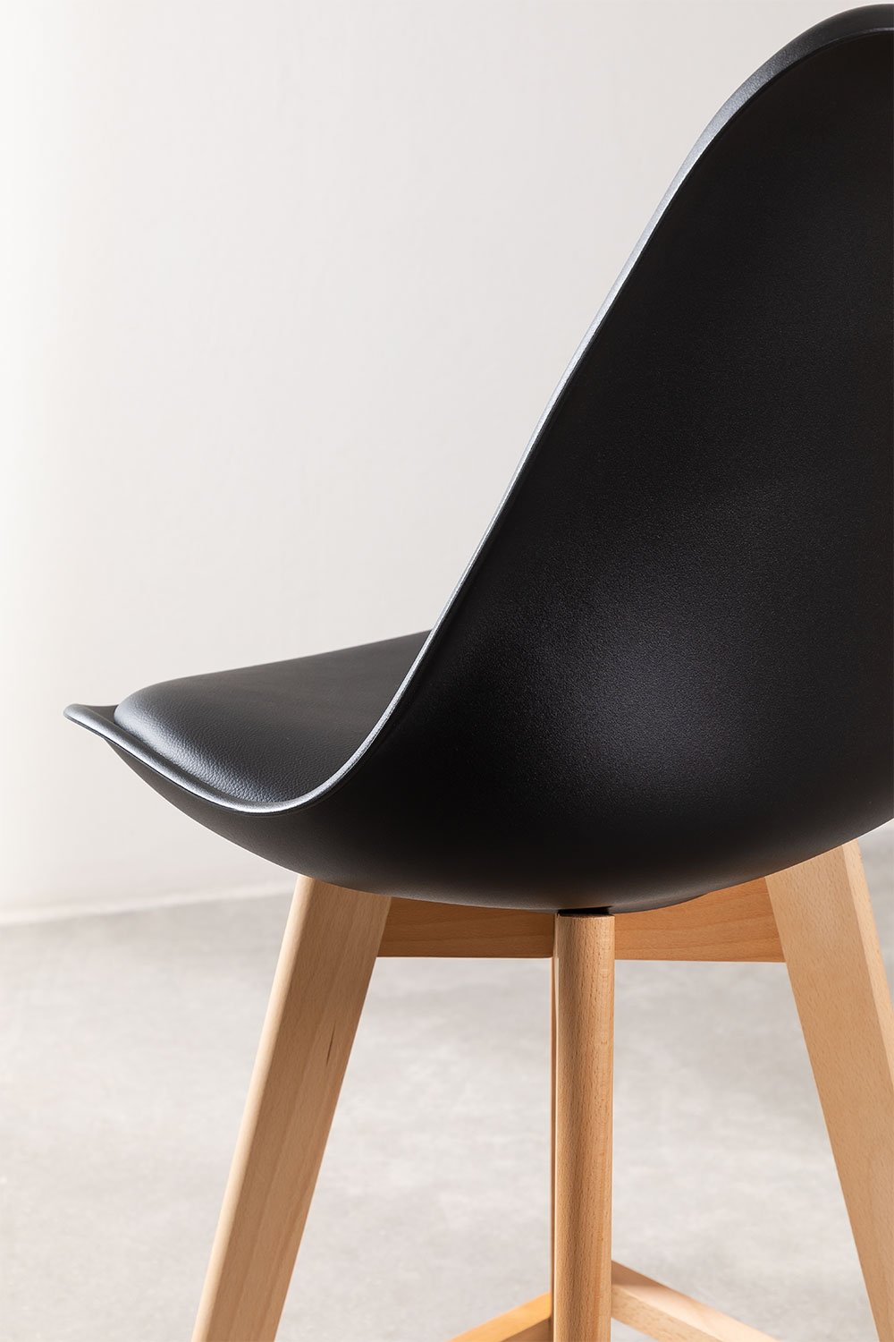 Pack of 2 high stools 65 cm with Nordic leatherette cushion, gallery image 4