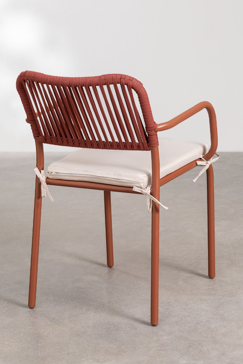 Arhiza stackable garden chair with armrests in aluminum and braided rope, gallery image 5