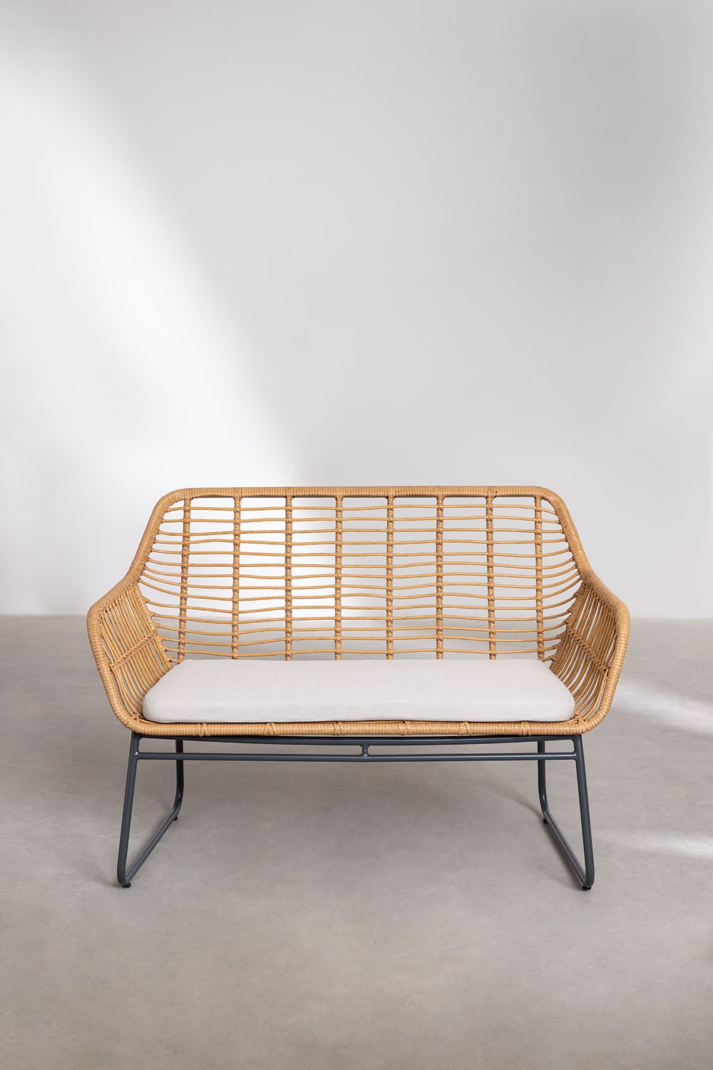 Garden set with 2-seater sofa, 2 armchairs and coffee table in steel and Visutt synthetic rattan, gallery image 4