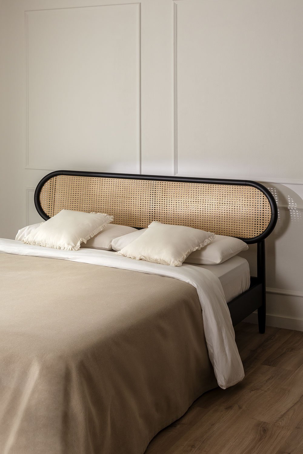 Wooden Bed Fraser , gallery image 1