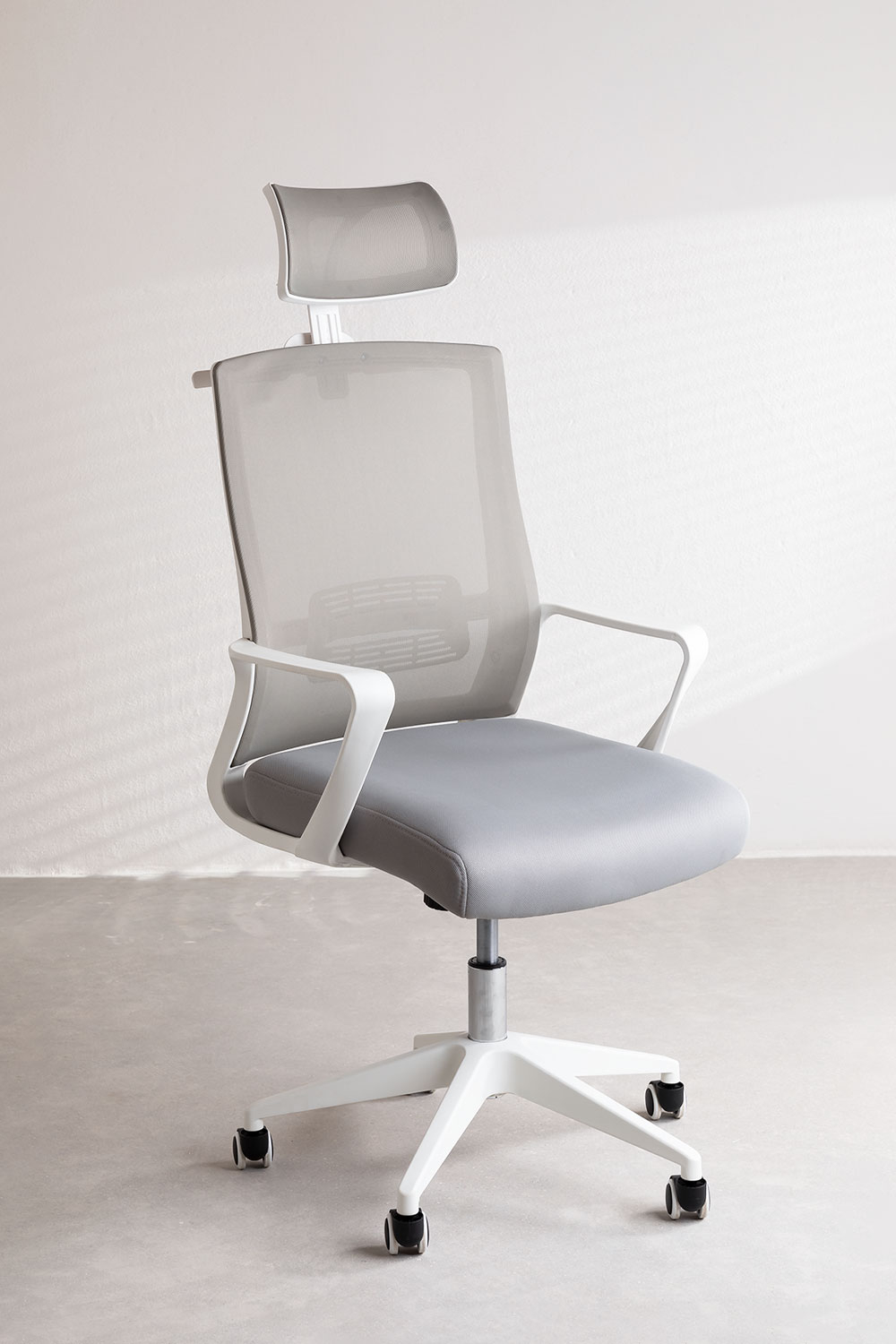 Ergonomic desk chair on sale with wheels