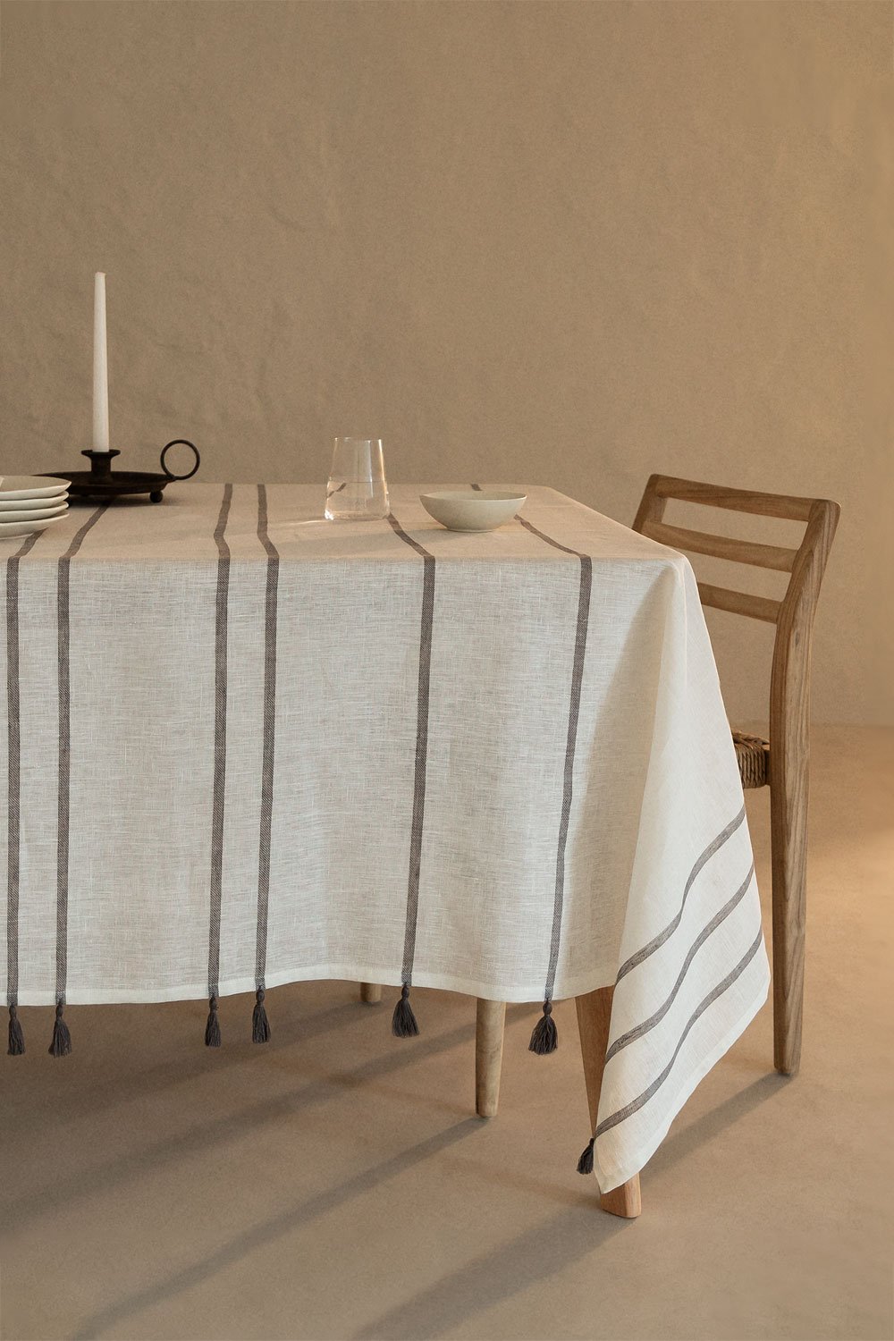 Isabella linen tablecloth (140x240 cm) , gallery image 1