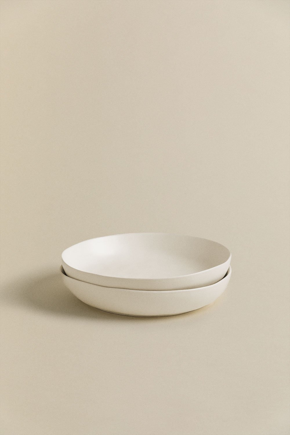 Pack of 2 Belvere stoneware deep plates, gallery image 3