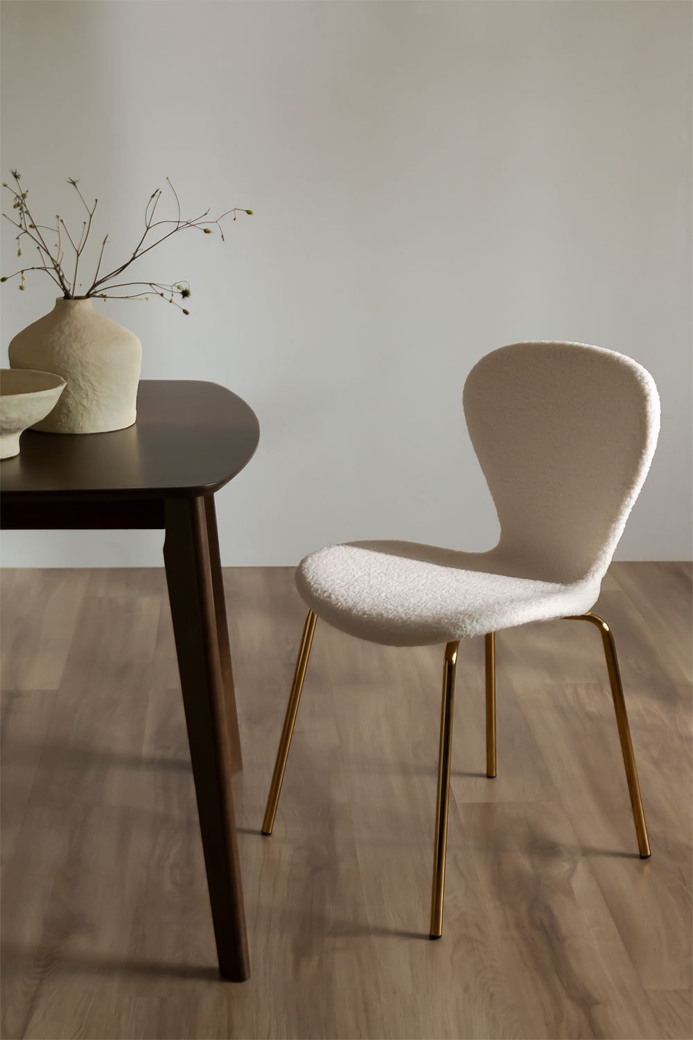 Uit stackable dining chair, gallery image 1