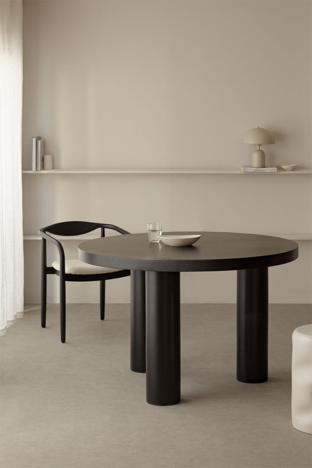 Amanza round mango wood dining table (Ø120 cm) , gallery image 1