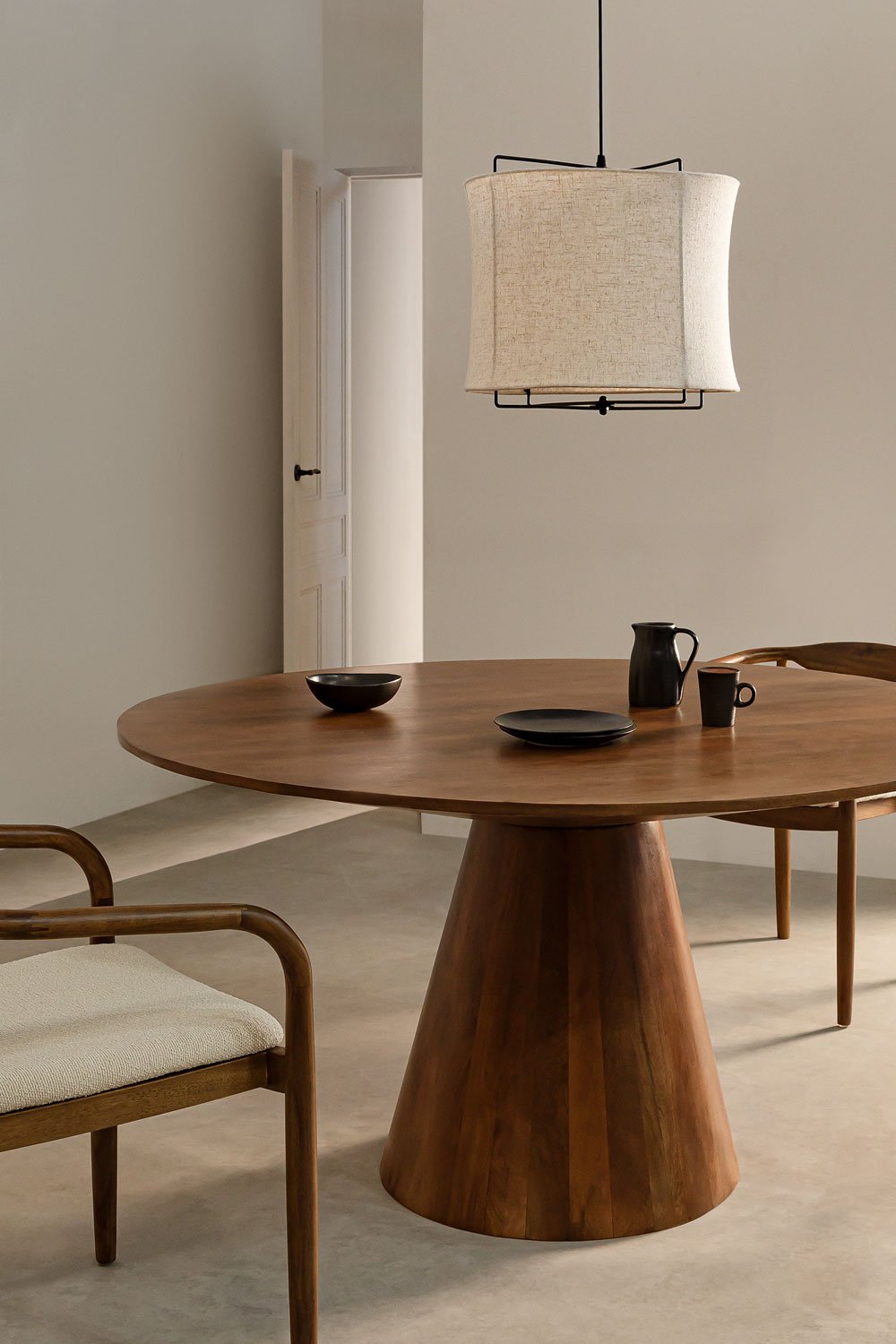 Round Mango Wood Dining Table (Ø140 cm) Weymar, gallery image 1
