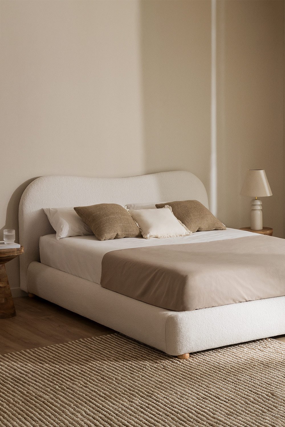 Winselet shearling bed, gallery image 1