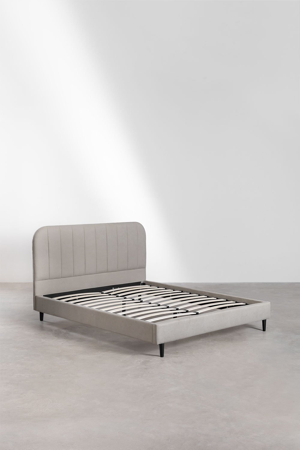 Maialen bed, gallery image 1