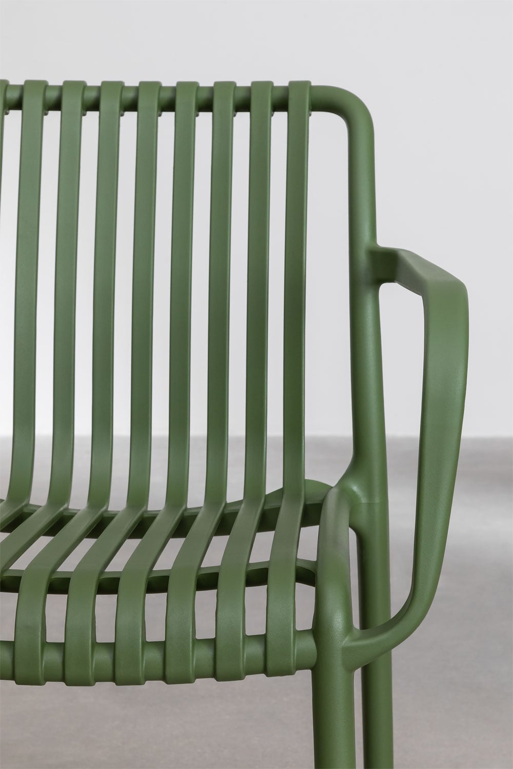 Pack of 4 Wendell polypropylene garden chairs with armrests, gallery image 6