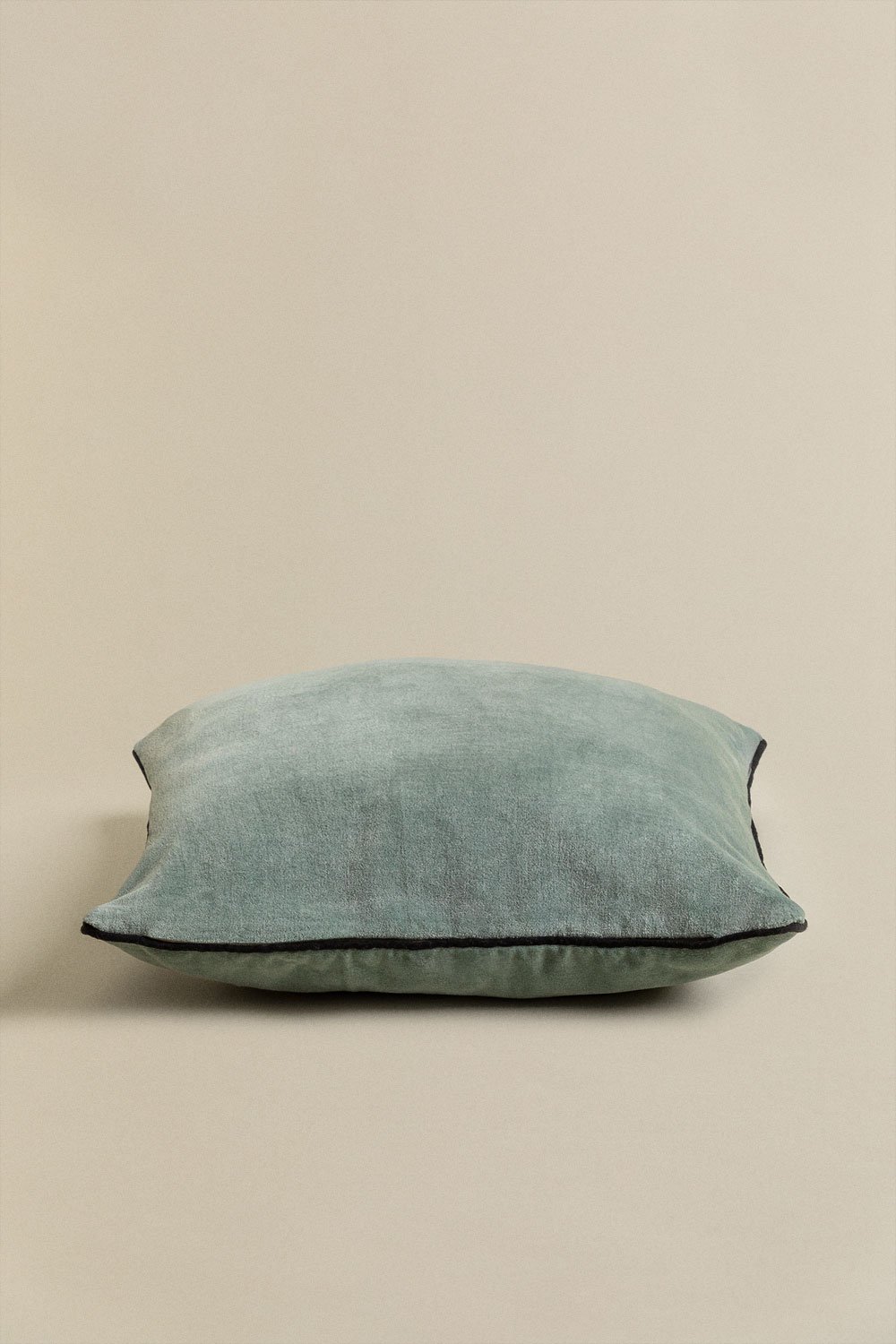 Square Velvet Cushion (40x40 cm) Zarbel, gallery image 2