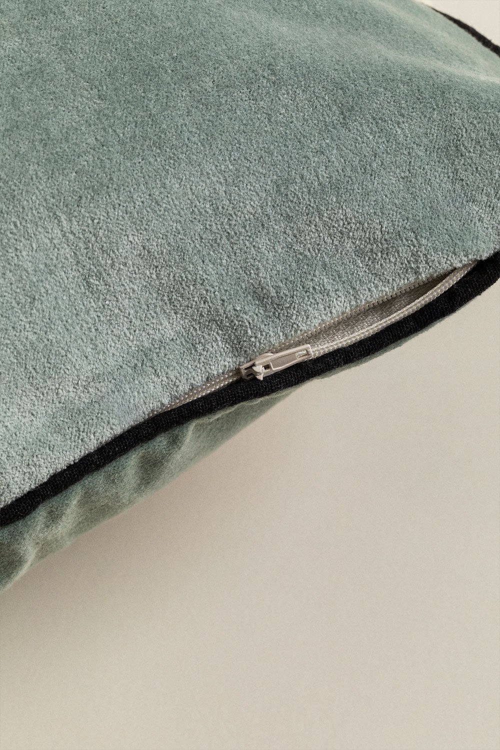 Square Velvet Cushion (40x40 cm) Zarbel, gallery image 6