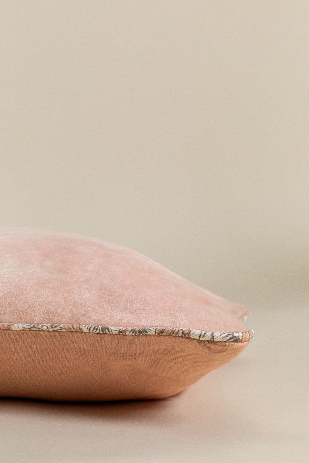 Square Velvet Cushion (45x45 cm) Arjona , gallery image 4