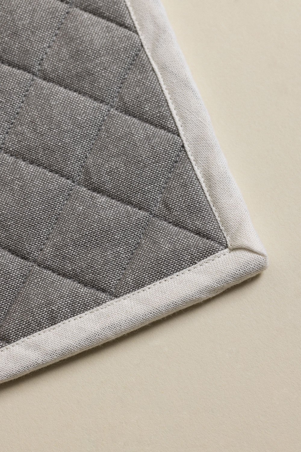 [*] Dasiel oven glove and cloth set, gallery image 3