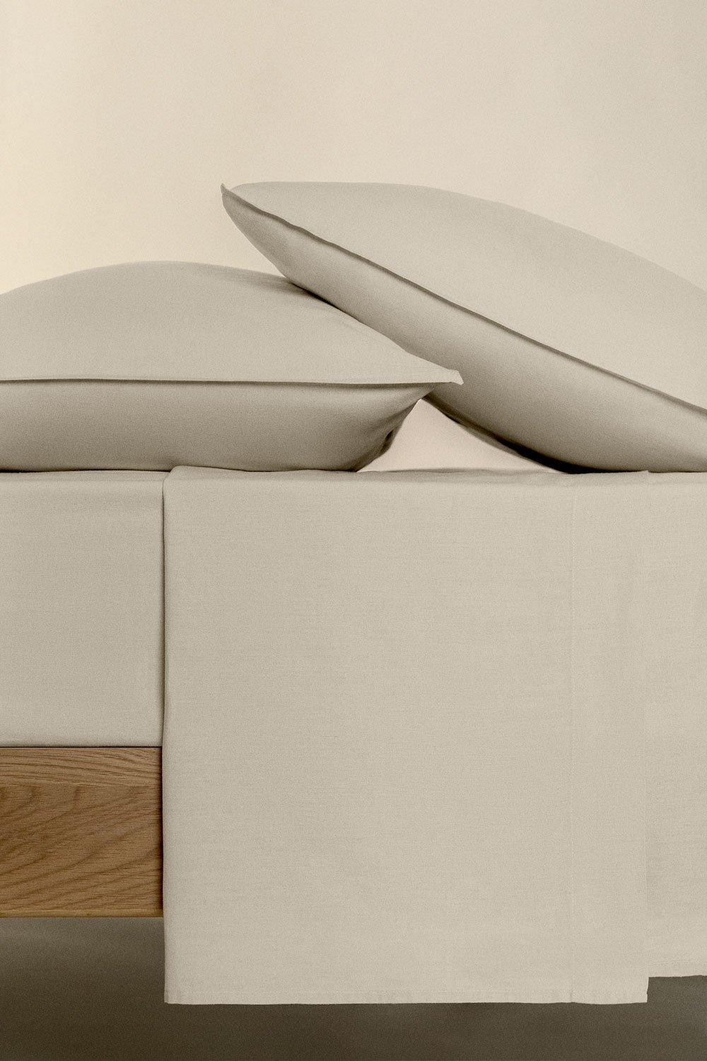 Sorana 160g/m² linen flat sheet, gallery image 4