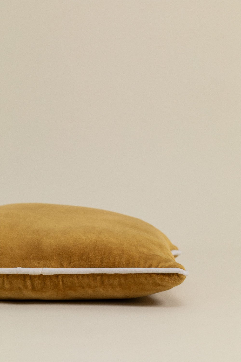 Rectangular Velvet Cushion (30x40 cm) Trincy, gallery image 3