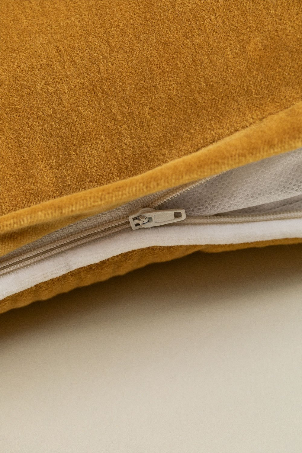 Rectangular Velvet Cushion (30x40 cm) Trincy, gallery image 6