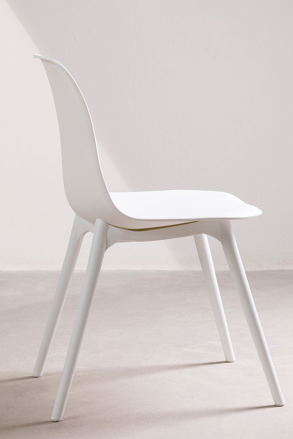 Rectangular table set 135x80 cm and 4 garden chairs in Scand polyethylene, gallery image 7