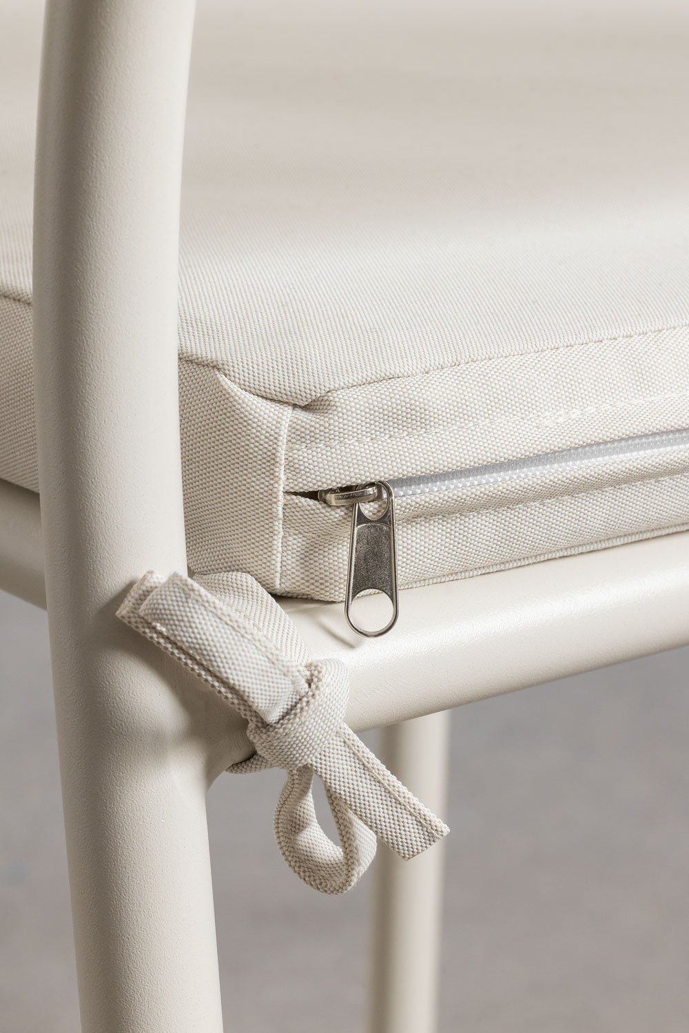 Arhiza stackable garden chair with armrests in aluminum and braided rope, gallery image 7