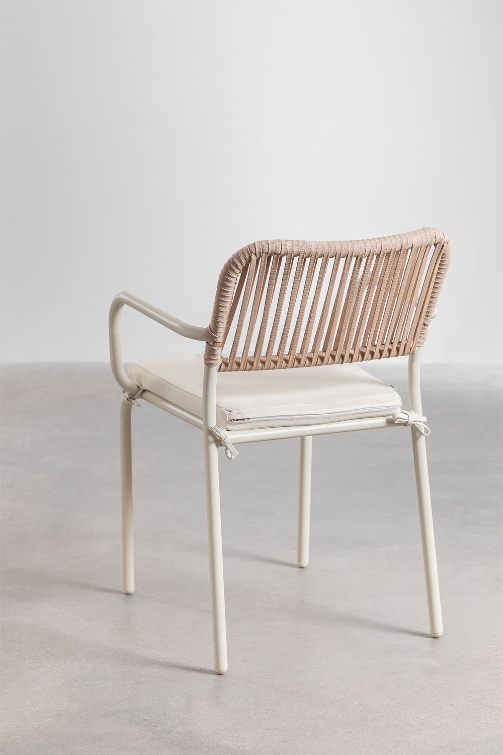 Pack of 6 stackable dining chairs with armrests in aluminium and braided rope Arhiza, gallery image 4