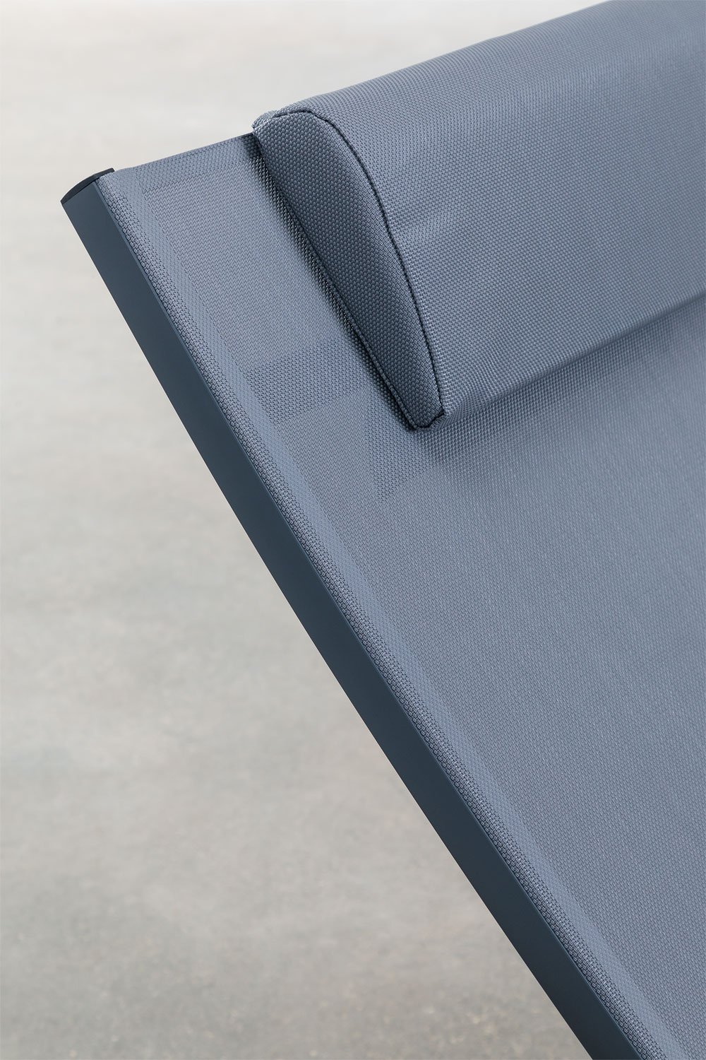 Reclining aluminum lounger with Dulem cushion, gallery image 5