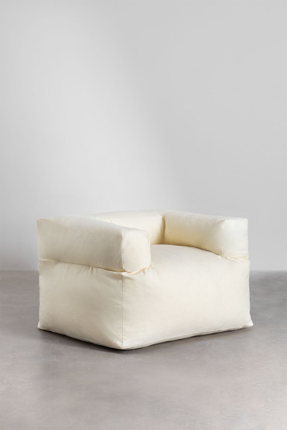 Darmian armchair, gallery image 1