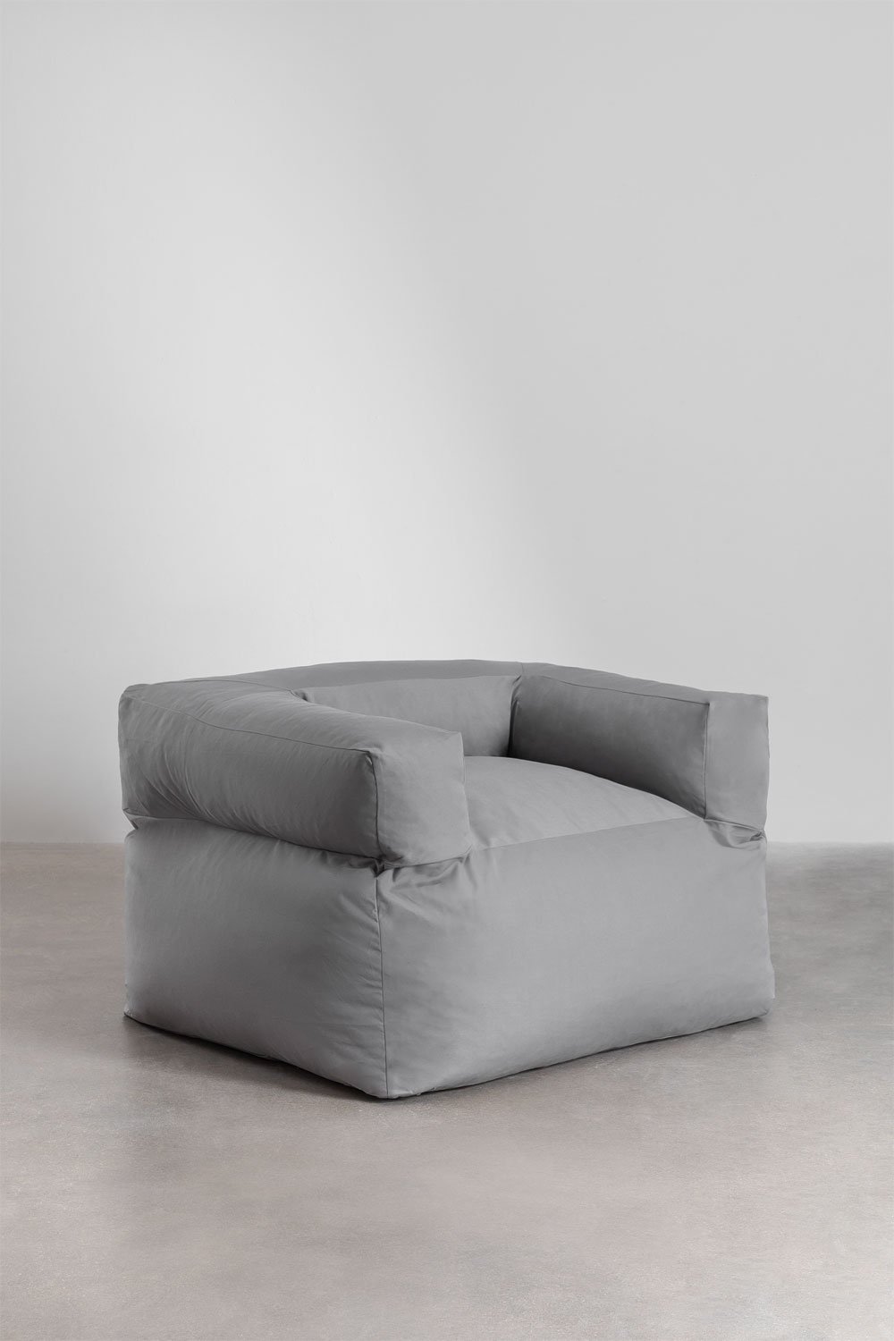 Darmian armchair, gallery image 1