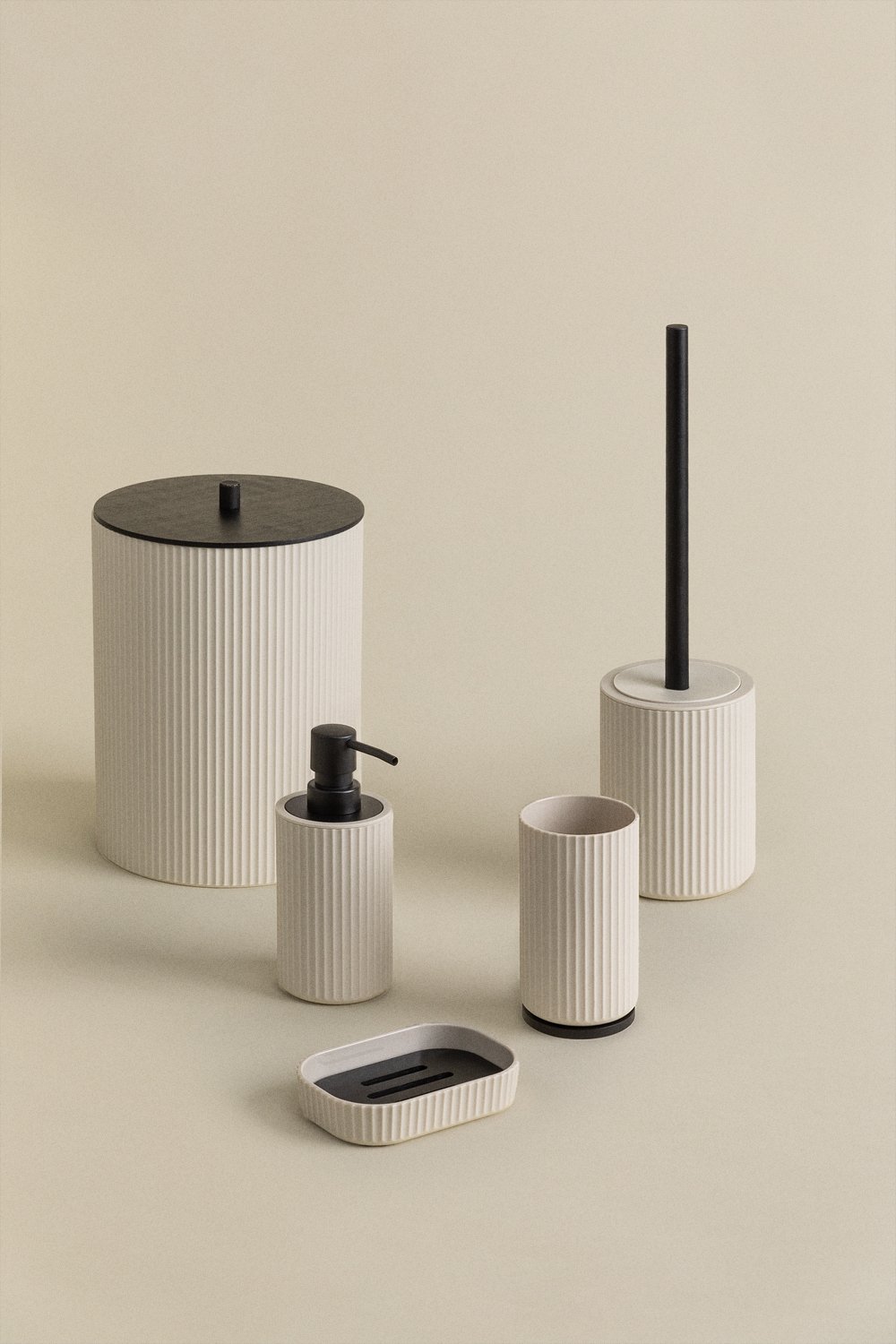 Trash Can with Lid in ABS and Ozene Bamboo, gallery image 6