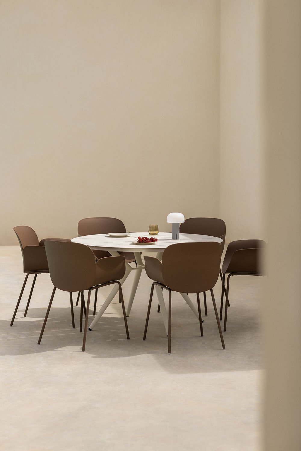 Valerie round table set Ø125 cm in aluminum and 6 garden chairs in polypropylene and steel Lynette, gallery image 9