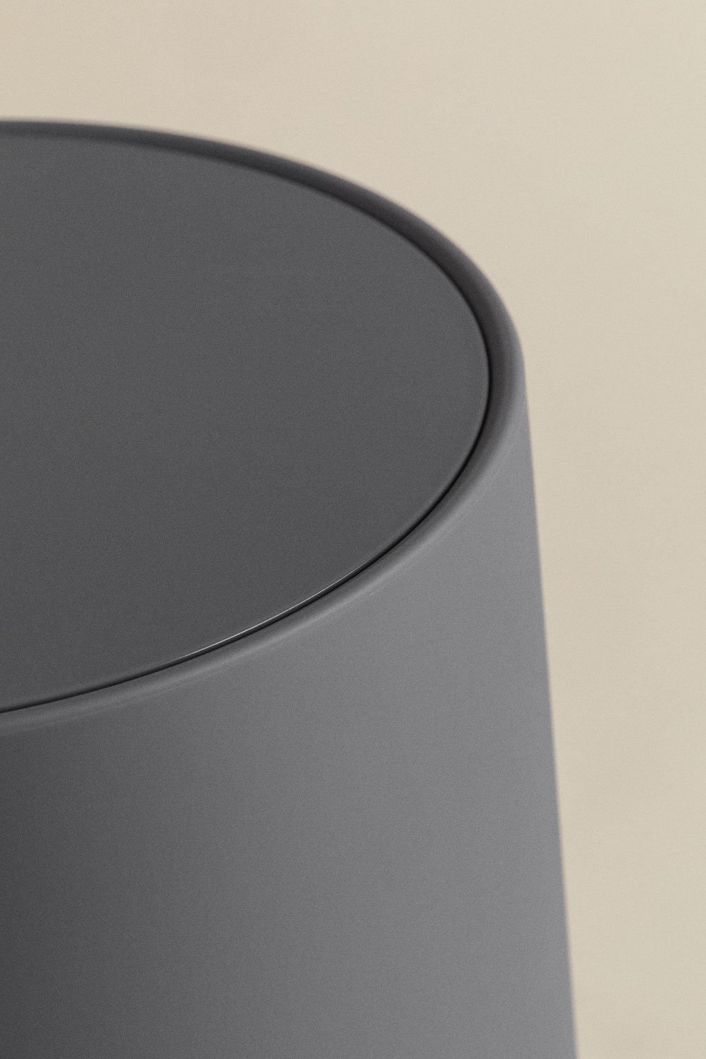 Garanis Trash Can with Lid and Pedal, gallery image 3