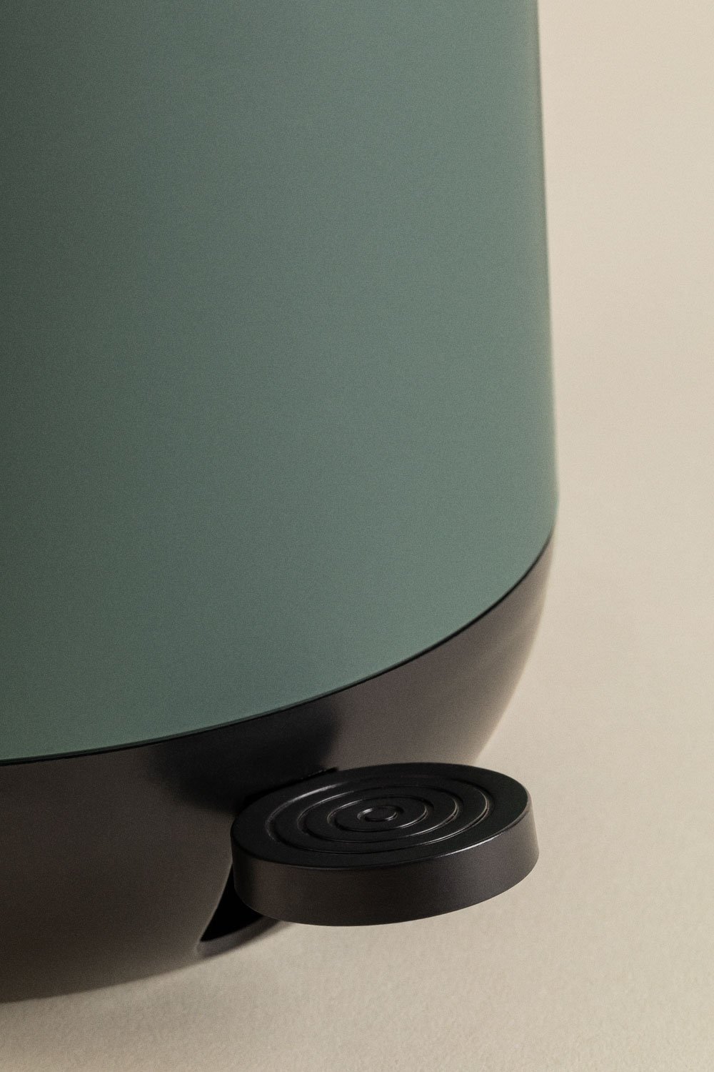 Vesey Trash Can with Lid and Pedal, gallery image 5