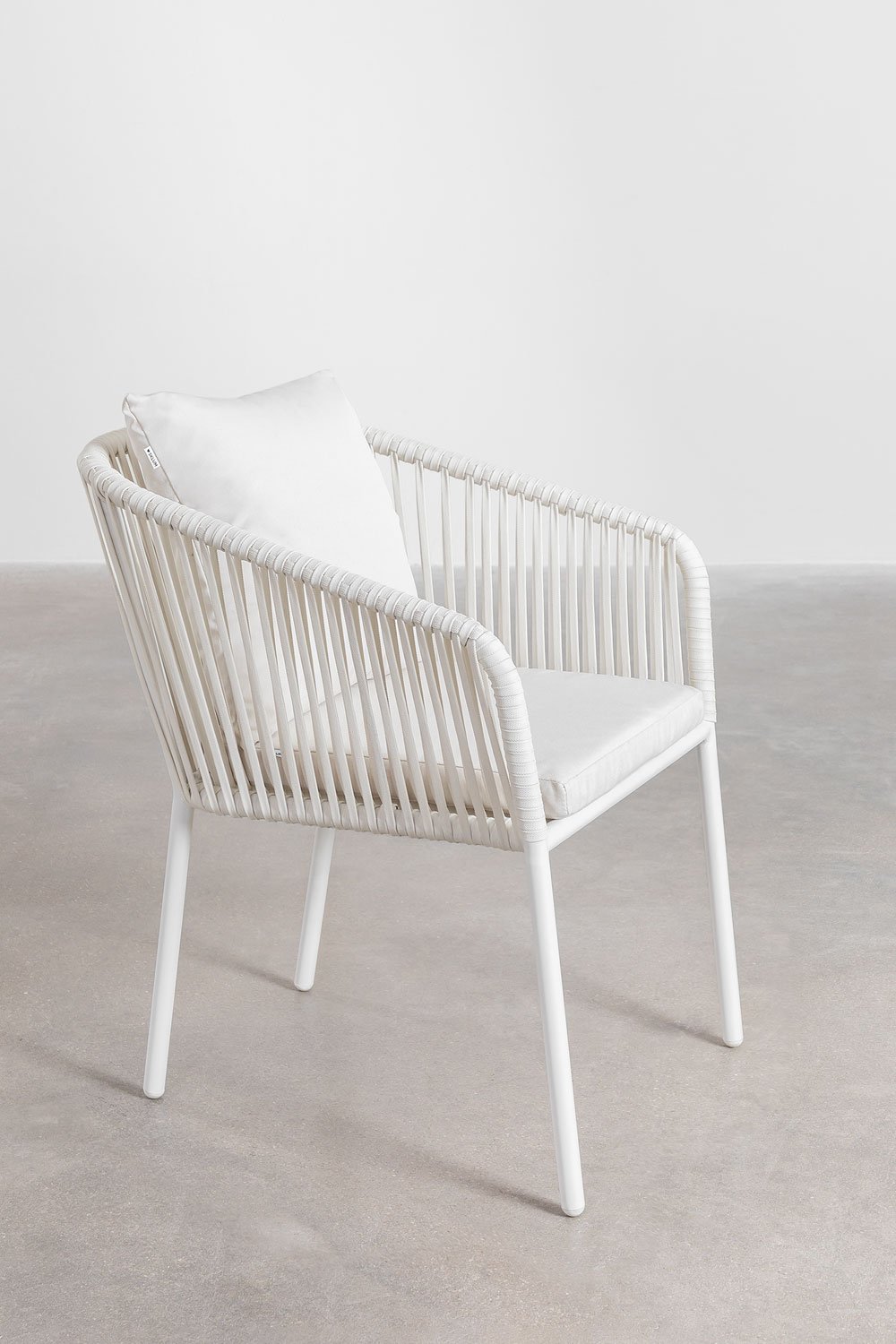 Arhiza Classic garden chair with aluminum armrests and braided rope, gallery image 3