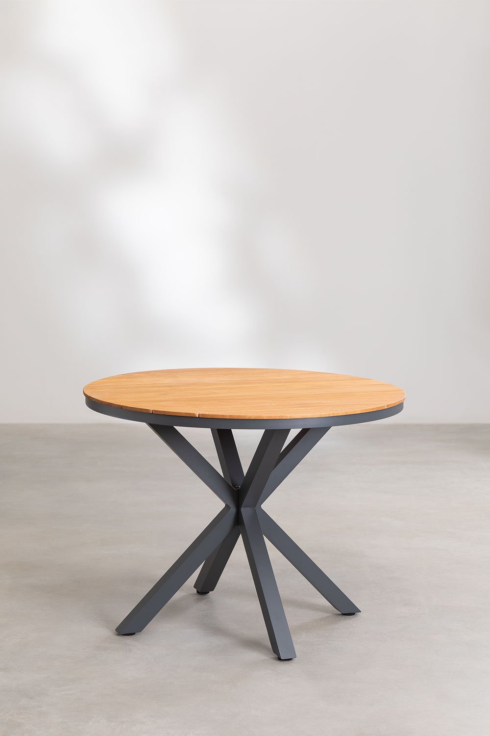 Round table set Ø100 cm in eucalyptus wood and 4 stackable garden chairs in aluminum Archer, gallery image 4