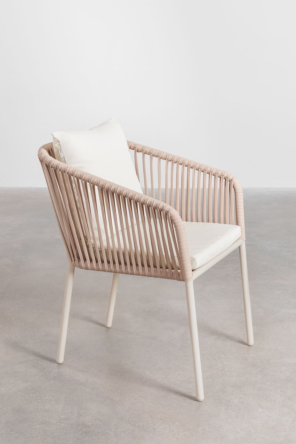 Pack of 4 Arhiza Classic dining chairs with armrests in aluminum and braided rope, gallery image 3