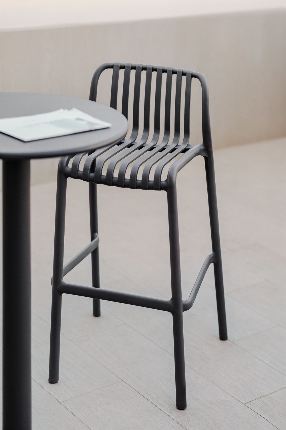 Jardín Wendell Stackable High Stool, gallery image 1