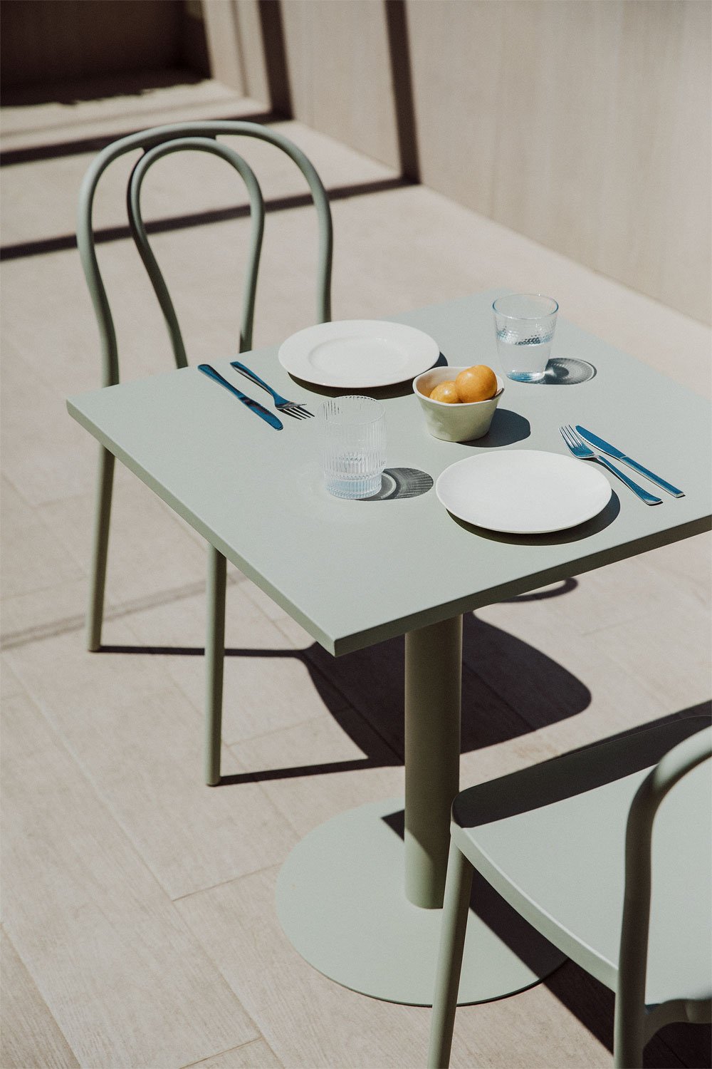 Garden table square 70x70 cm in metal Mizzi, gallery image 1